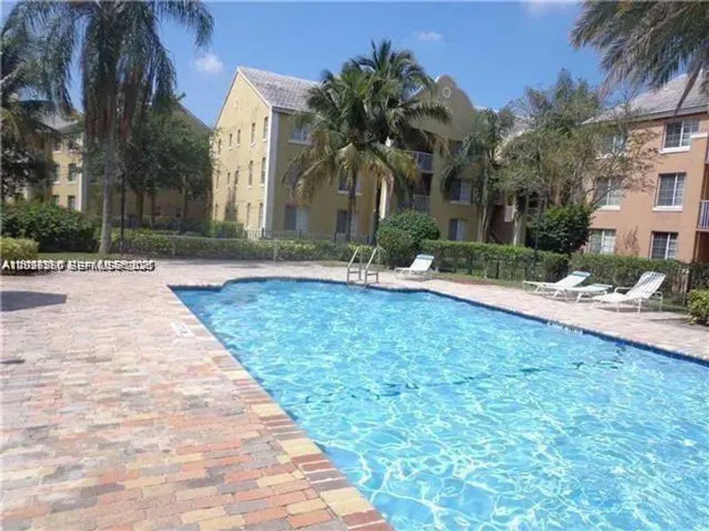 720 Sw 111th Avenue #207, Pembroke Pines