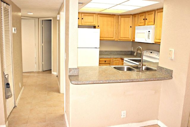 3 of 16 - 1500 Se Royal Green Circle #102, Port St. Lucie, FL