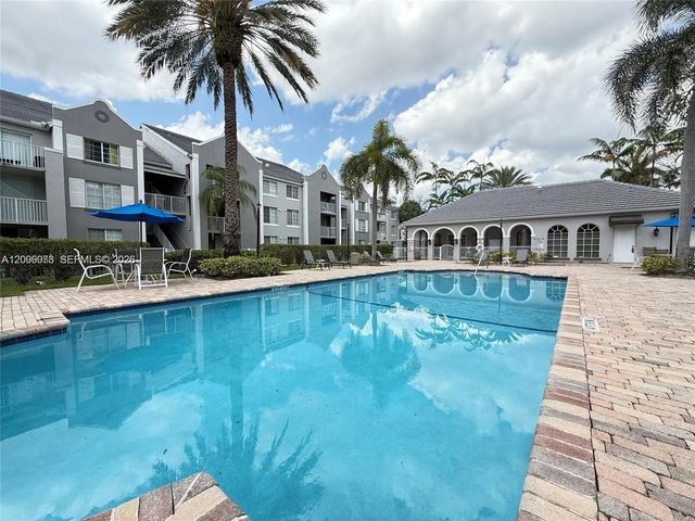 711 Sw 111th Way #202, Pembroke Pines