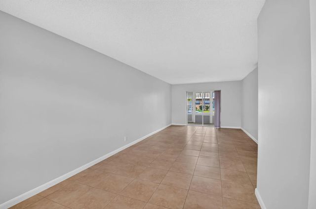 3 of 34 - 2192 Ne 1st Way #104, Boynton Beach, FL