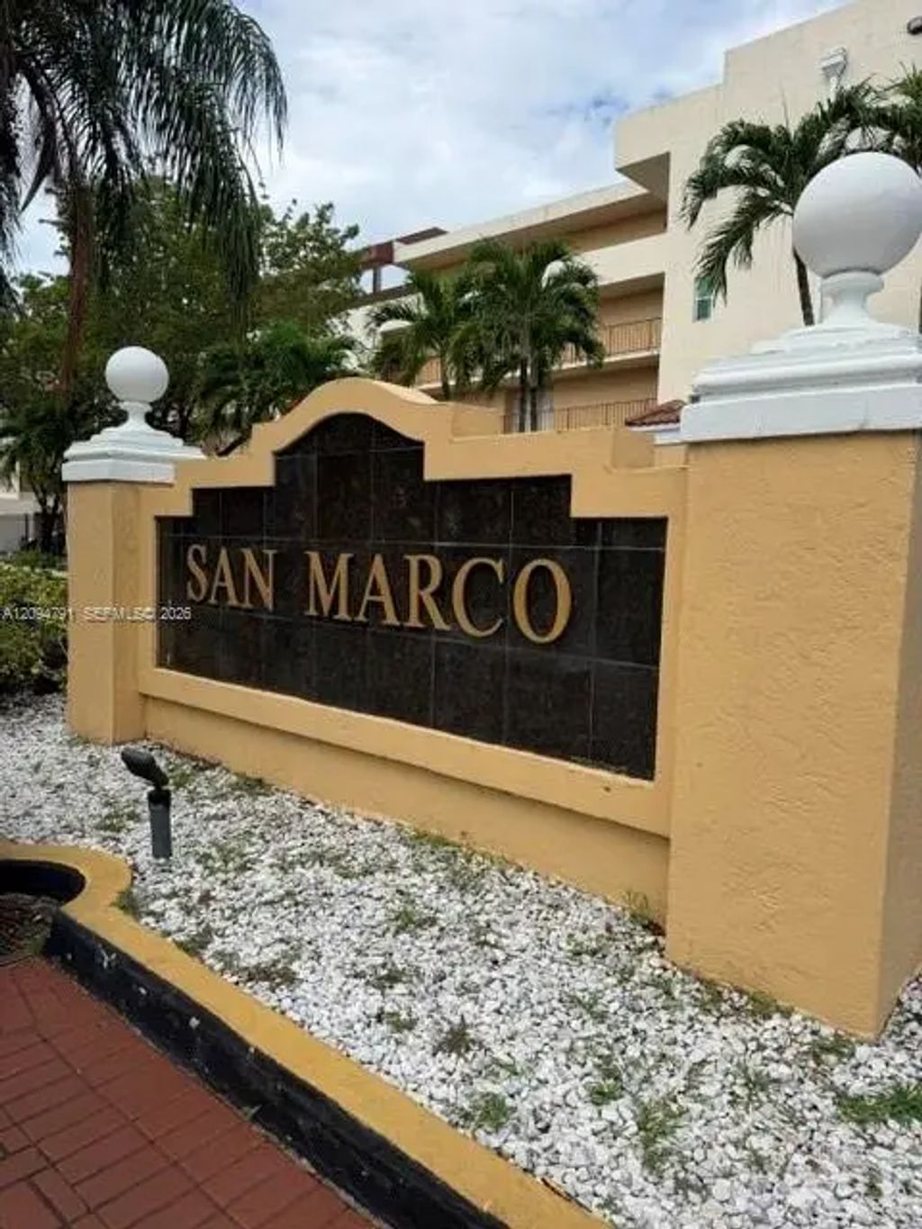 8840 Fontainebleau Boulevard #303, Miami