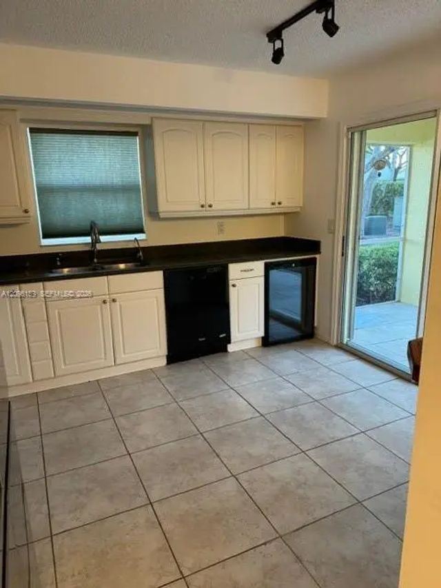 4 of 33 - 610 Se 22nd Lane, Homestead, FL