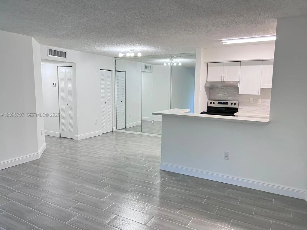 19055 Nw 62nd Avenue #111, Hialeah