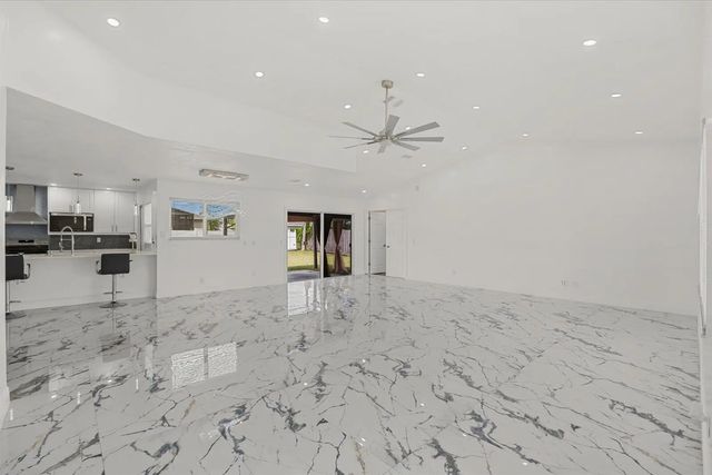 5 of 29 - 1051 Sw Dubois, Port St. Lucie, FL
