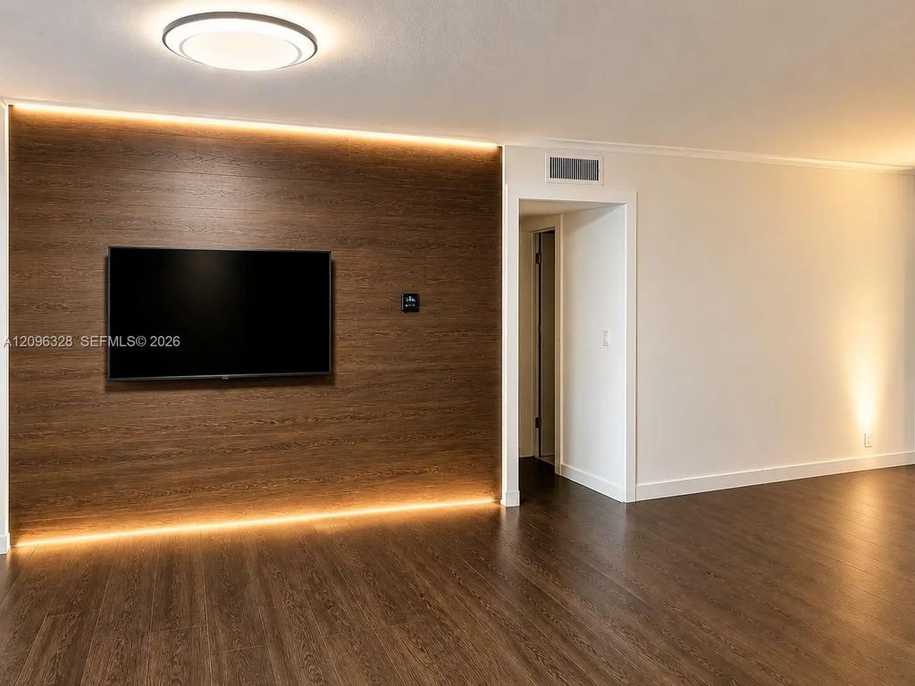 180 Ne 12th Avenue #16e, Hallandale Beach