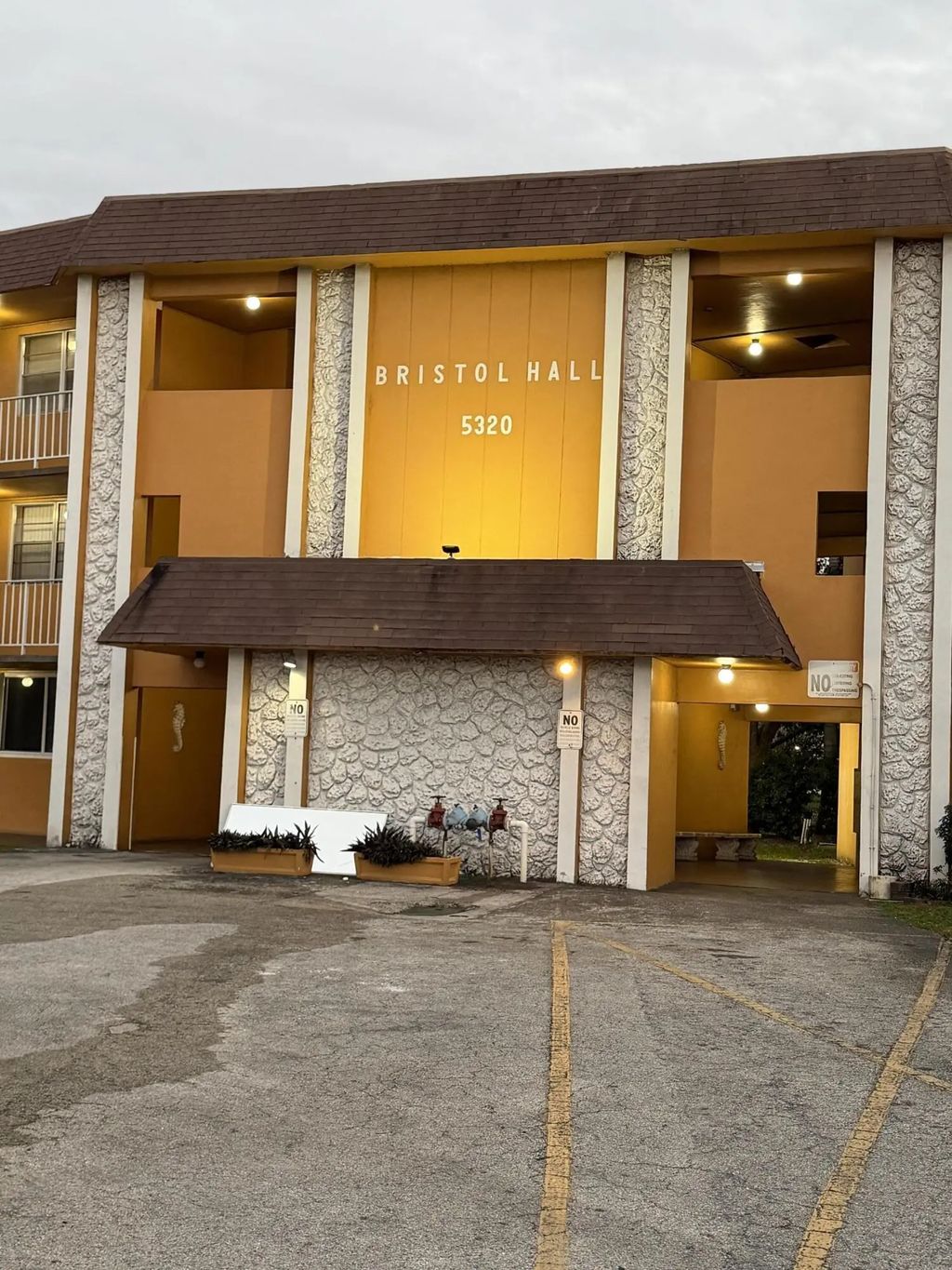 5320 Nw 11th Street #205, Plantation