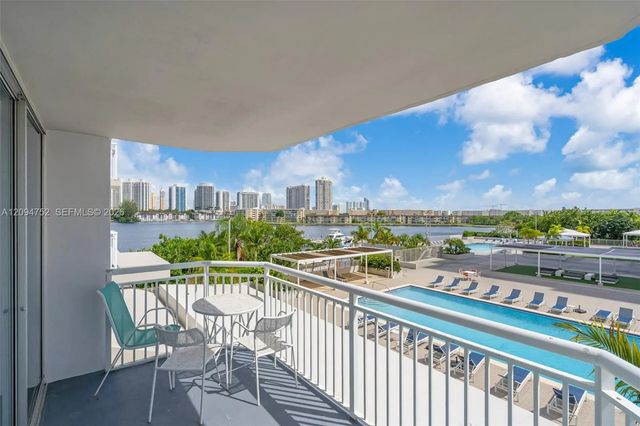 18071 Biscayne Boulevard #303, Aventura