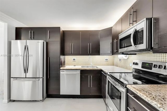 4 of 42 - 18071 Biscayne Boulevard #303, Aventura, FL