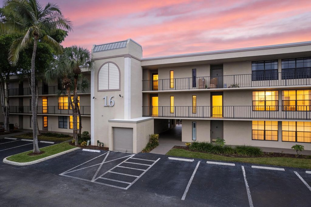 16 Royal Palm Way #205, Boca Raton