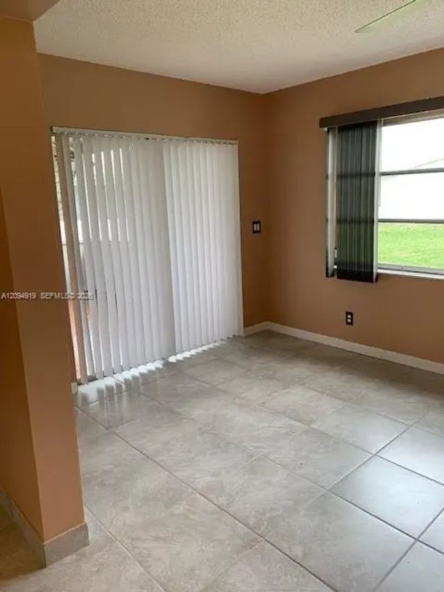 4 of 17 - 1024 Nw 90th Way, Plantation, FL