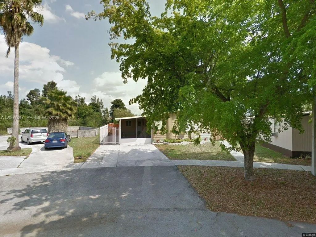 21750 Nw 1st Street, Pembroke Pines