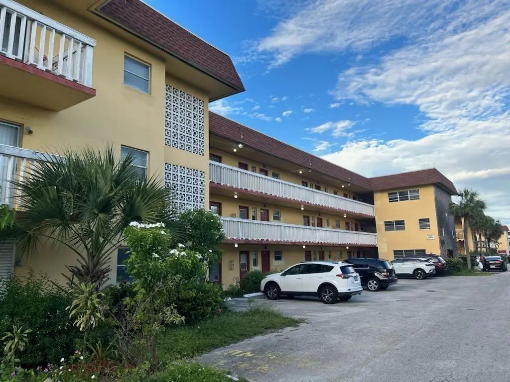 251 Ne 187th Street #825, Miami