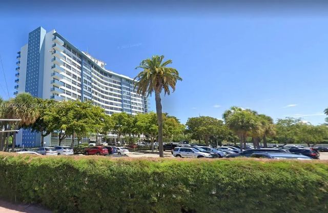 7441 Wayne Avenue #8q, Miami Beach