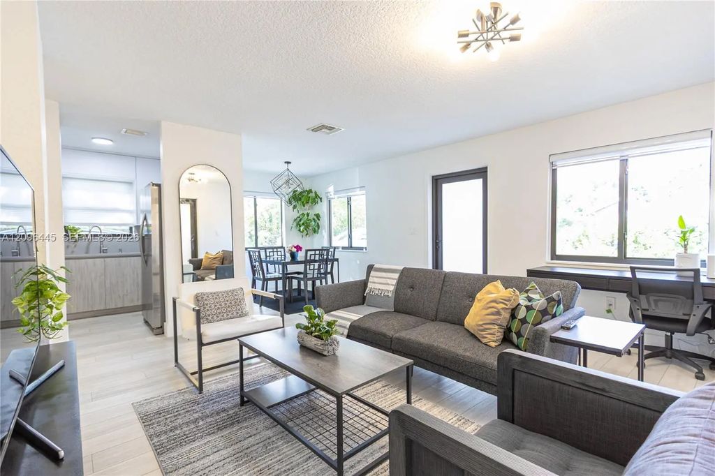 518 Nw 94th Street #1, Miami