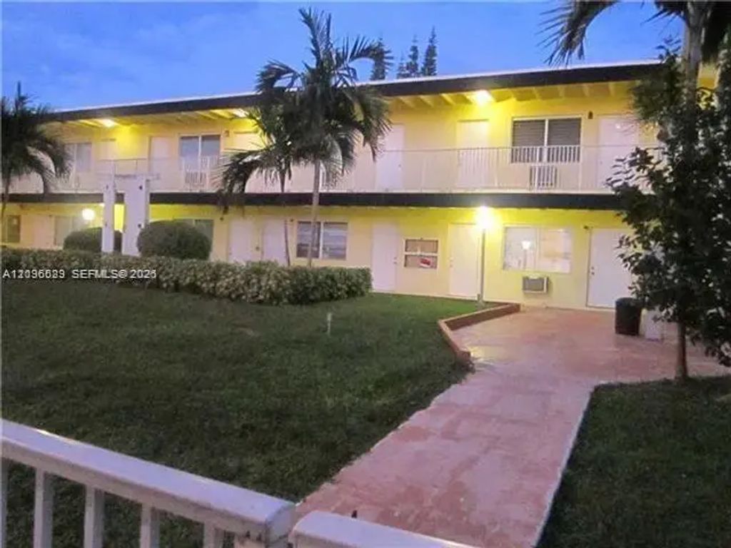 16851 Ne 21st Avenue #7, North Miami Beach