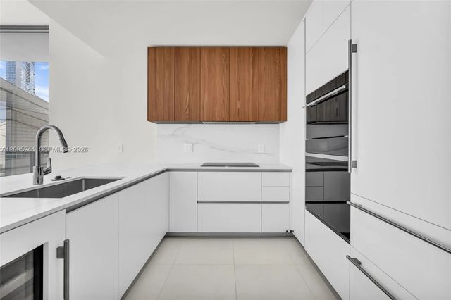 4 of 39 - 1400 Biscayne Boulevard #602, Miami, FL