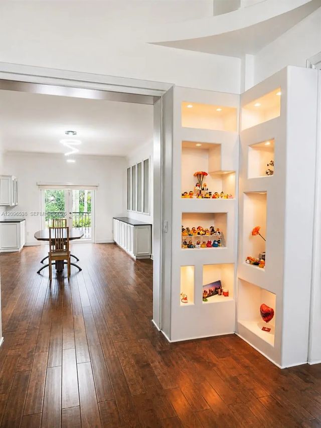 4 of 9 - 3525 E Fairview Street, Miami, FL