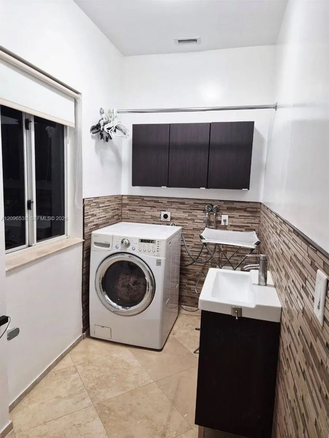 5 of 9 - 3525 E Fairview Street, Miami, FL