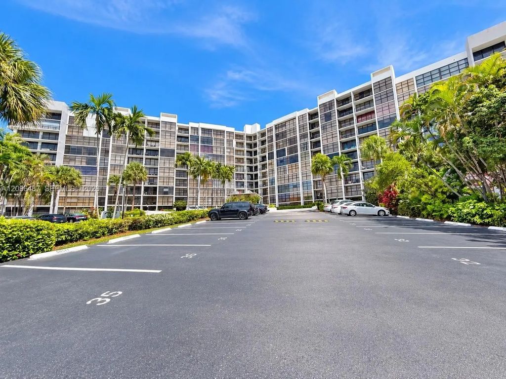 600 Parkview Drive #206, Hallandale Beach