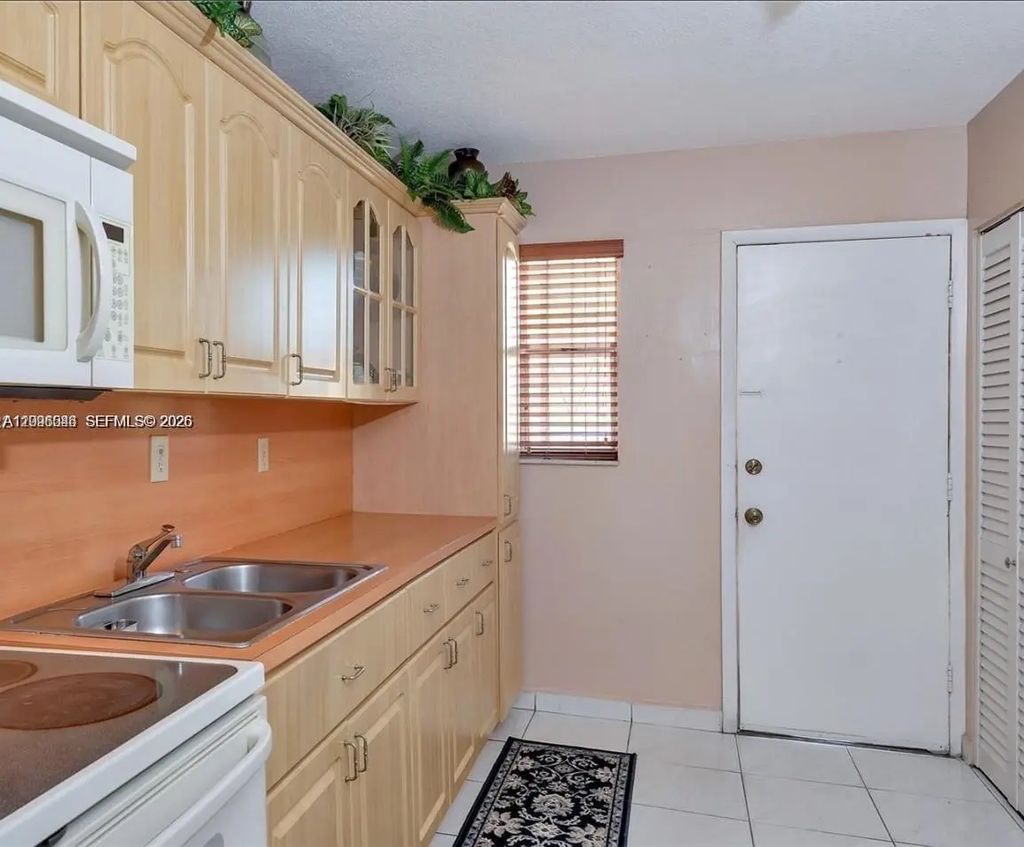 1900 W 54th Street #307, Hialeah