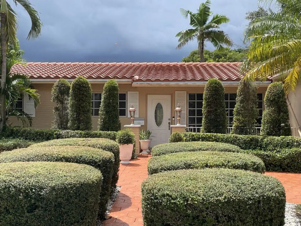 8670 Nw 19th Street, Pembroke Pines