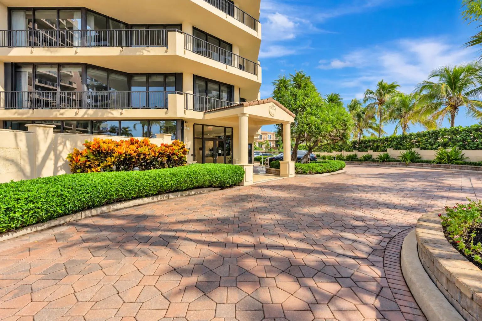 Photos for MLS B26084910 - 33408