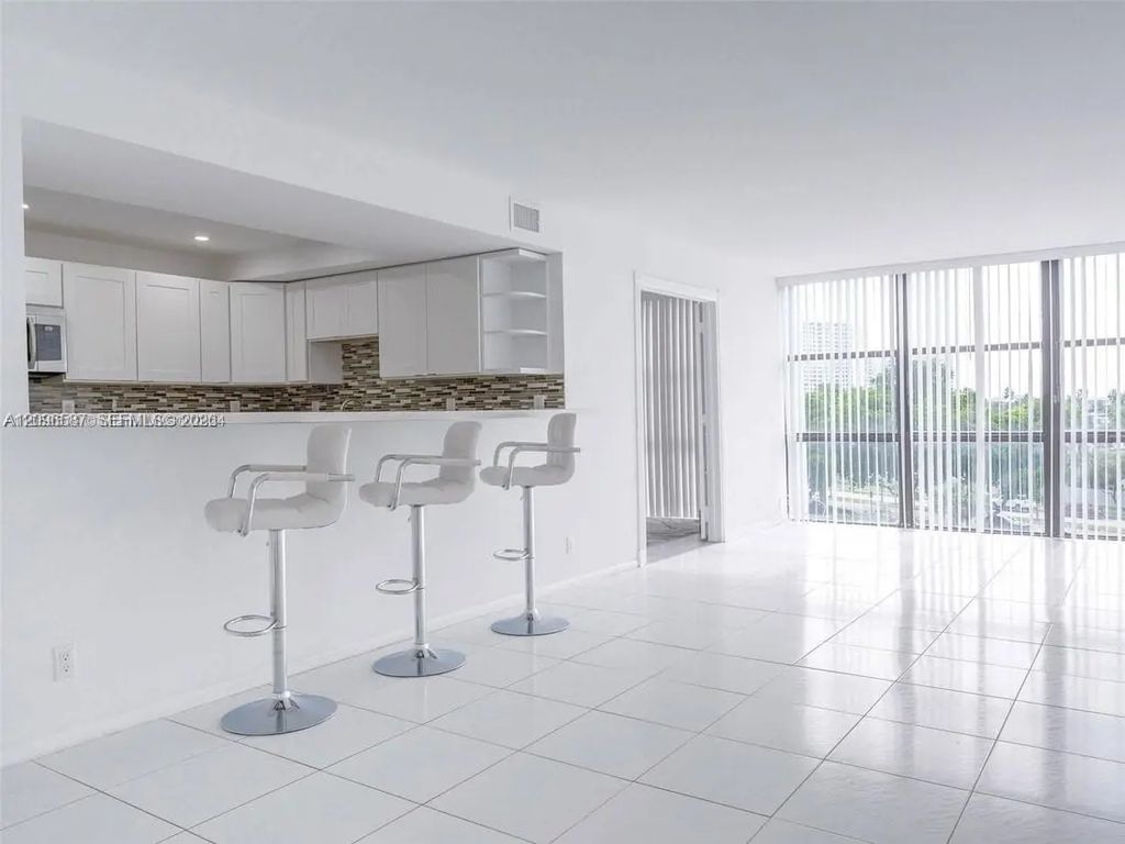 1000 Parkview Drive #501, Hallandale Beach
