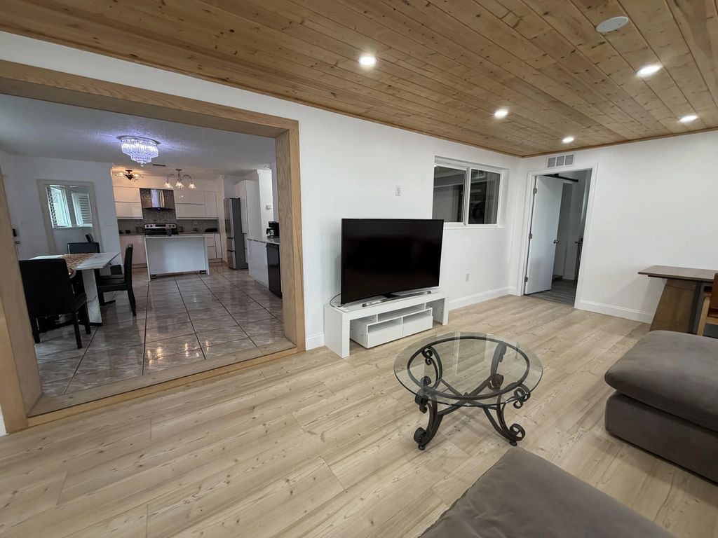 905 Se 15th Street #4, Fort Lauderdale