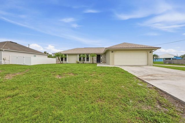 682 Sw Jacoby Avenue, Port St. Lucie