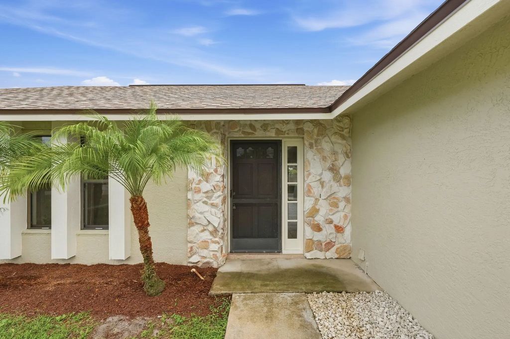 682 Sw Jacoby Avenue, Port St. Lucie