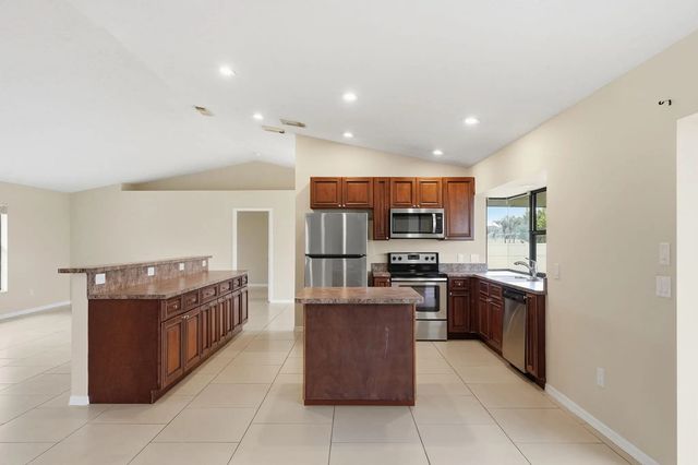 4 of 44 - 682 Sw Jacoby Avenue, Port St. Lucie, FL