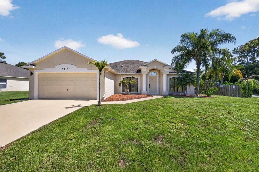 3721 Sw Masilunas Street, Port St. Lucie
