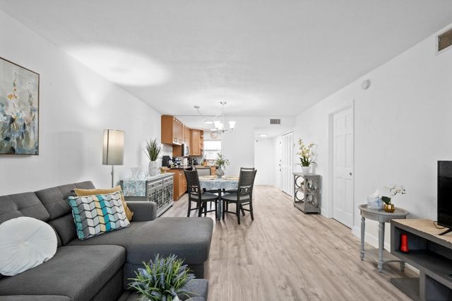 4 of 29 - 9350 Sunrise Lakes Boulevard #205, Sunrise, FL