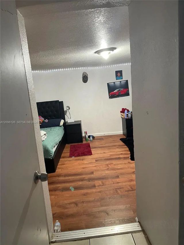 4 of 12 - 451 Se 8th Street, Homestead, FL