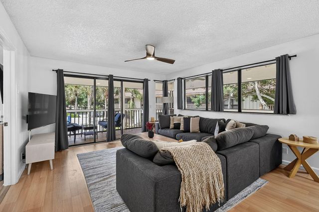 4 of 45 - 407 Brackenwood Lane S, Palm Beach Gardens, FL