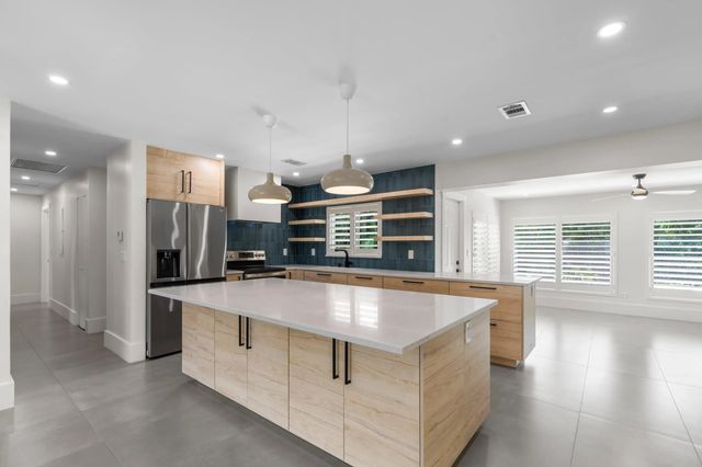 5 of 45 - 450 Ne 5th Circle, Boca Raton, FL