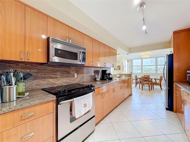 1880 S Ocean Drive #304, Hallandale Beach