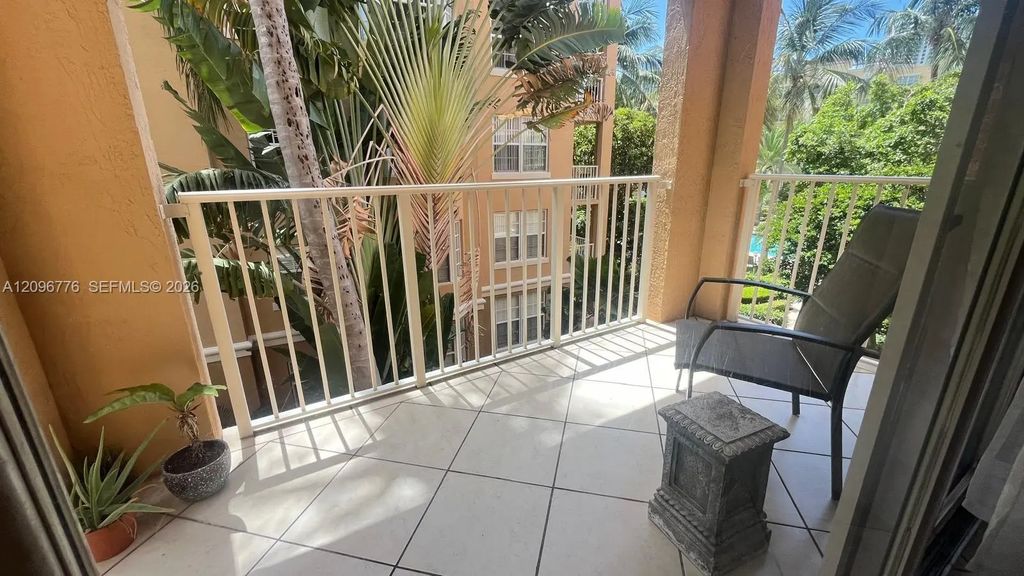 19801 E Country Club Drive #4302, Aventura