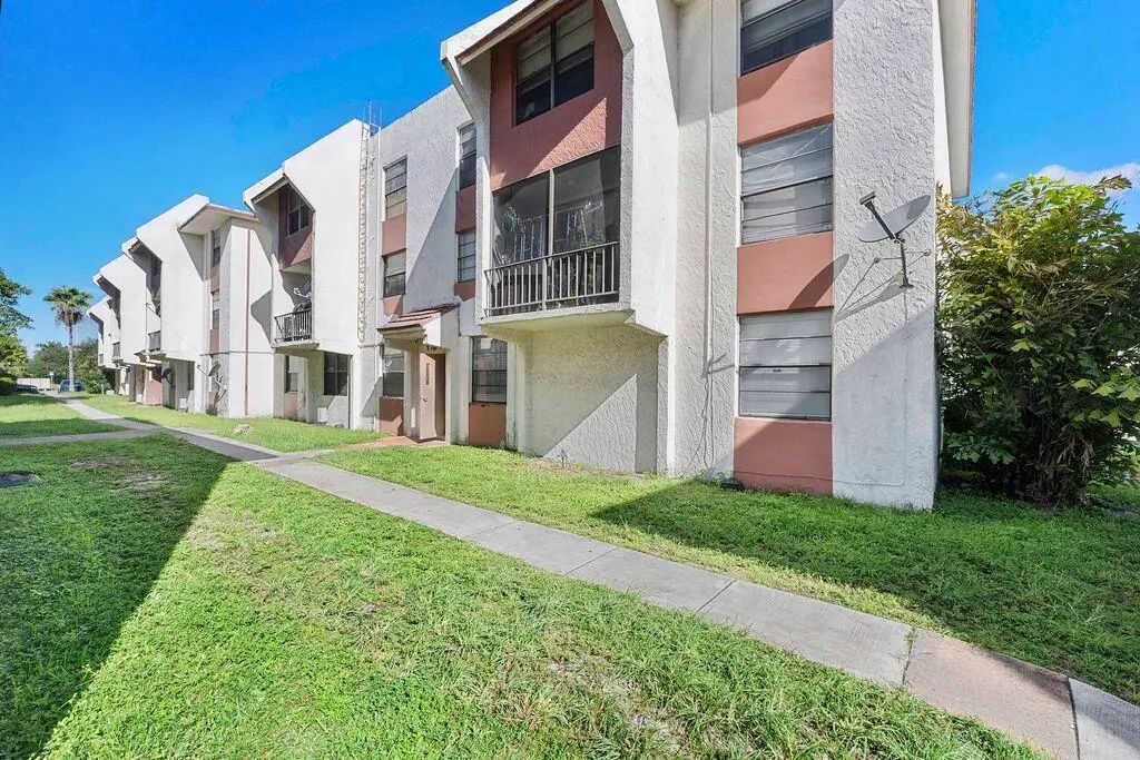 1794 Nw 55th Avenue #203, Lauderhill