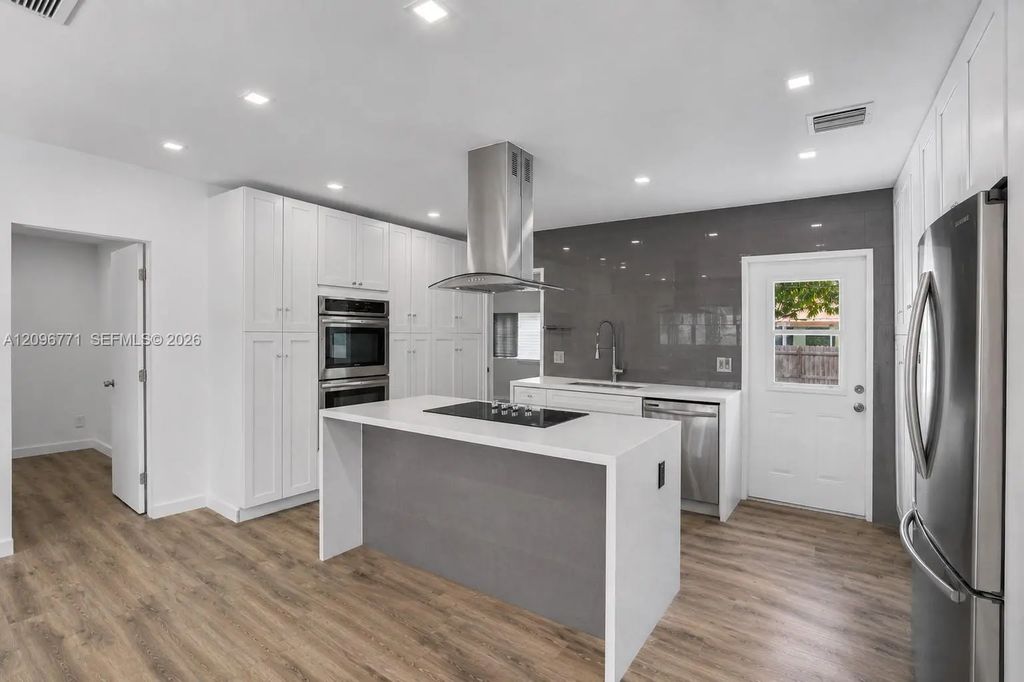 1081 Ne 166th Street, North Miami Beach