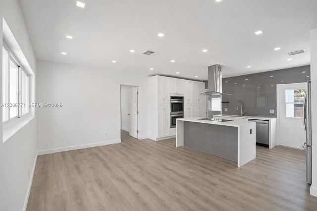 4 of 39 - 1081 Ne 166th Street, North Miami Beach, FL