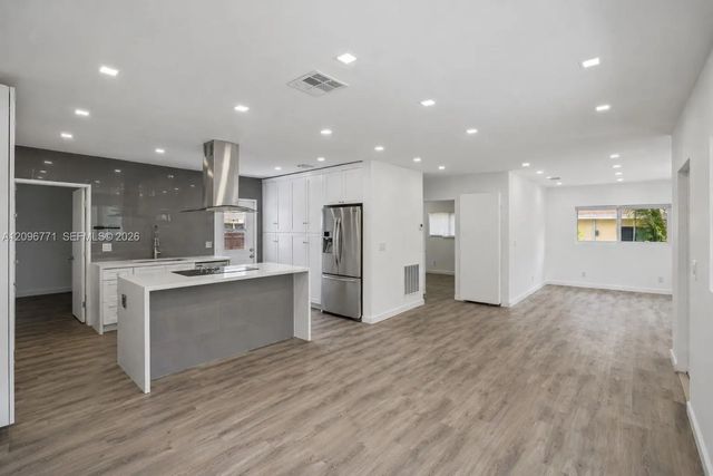 5 of 39 - 1081 Ne 166th Street, North Miami Beach, FL