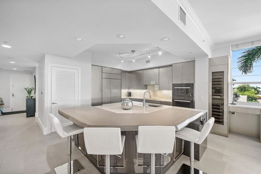 701 Se 21st Avenue #301, Deerfield Beach