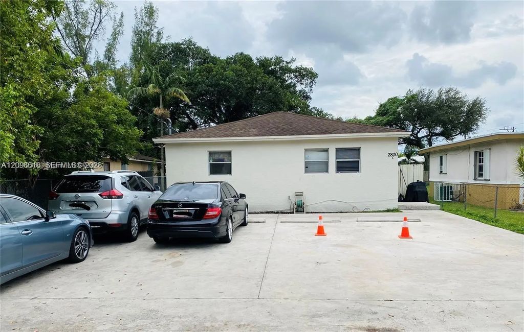 2800 Nw 48th Street, Miami