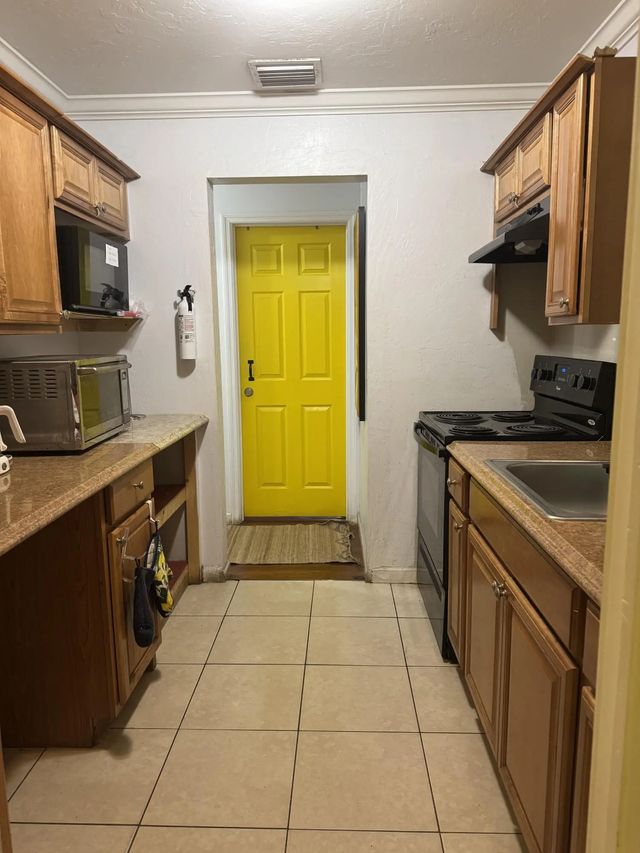 2 of 8 - 815 Briggs Street, West Palm Beach, FL