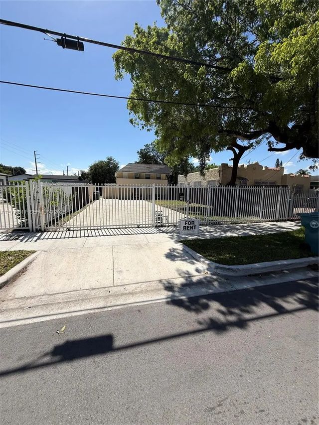 2 of 33 - 6716 Nw 6th Avenue, Miami, FL