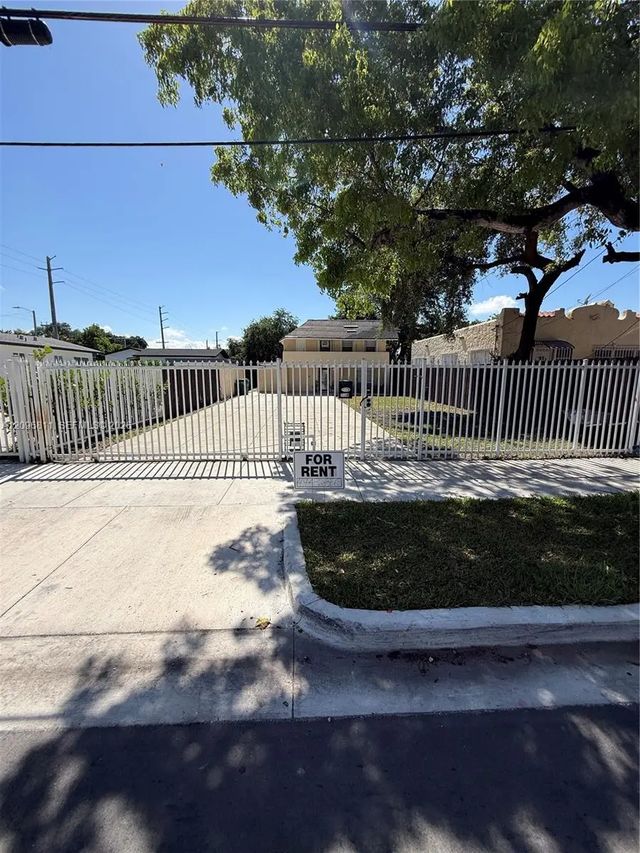 3 of 33 - 6716 Nw 6th Avenue, Miami, FL