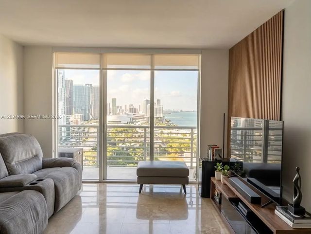 4 of 31 - 325 S Biscayne Boulevard #2722, Miami, FL