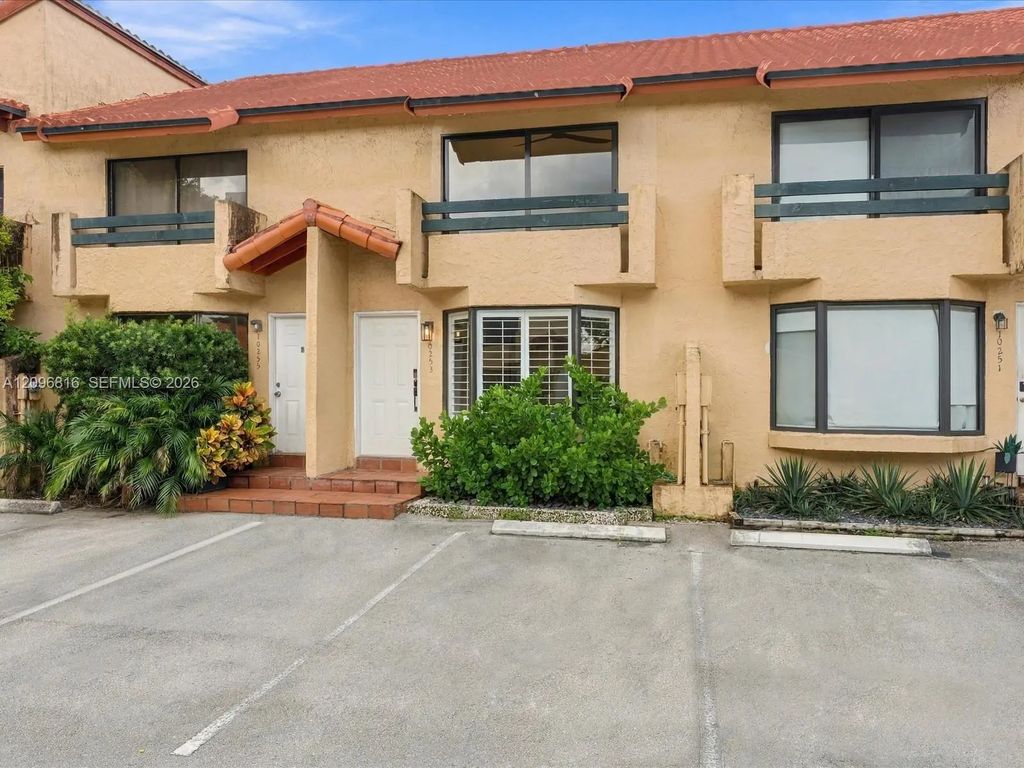 10253 Sw 77th Court, Miami