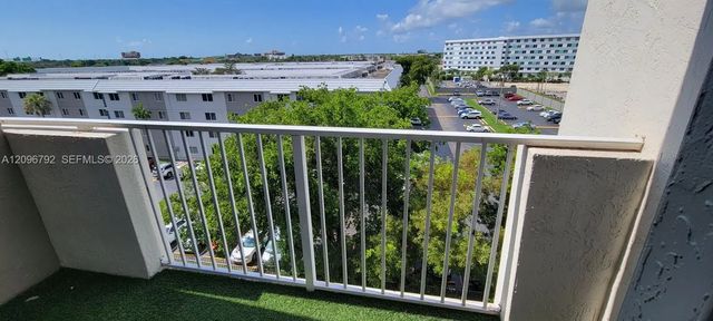 4 of 16 - 11060 Sw 196th Street #612, Cutler Bay, FL